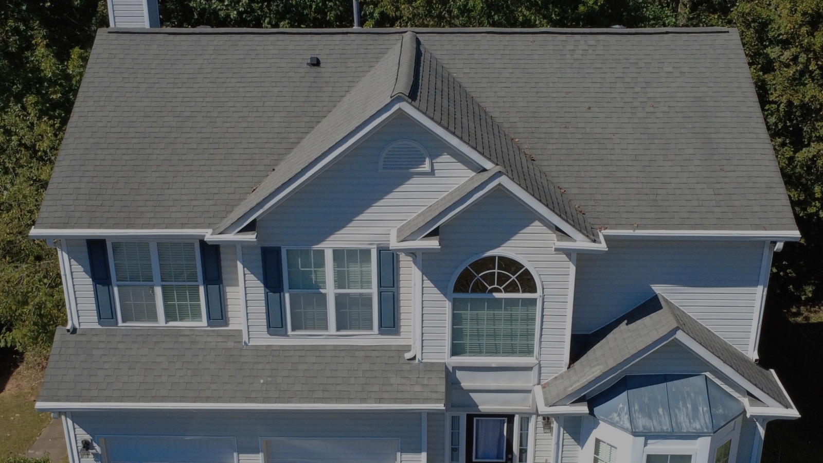 Faded, aging shingle roof before replacement